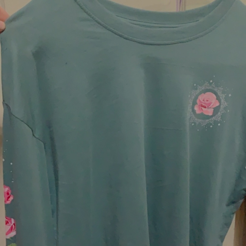 full sleeve crop top, with beautiful flower details on the sleeves. Unused